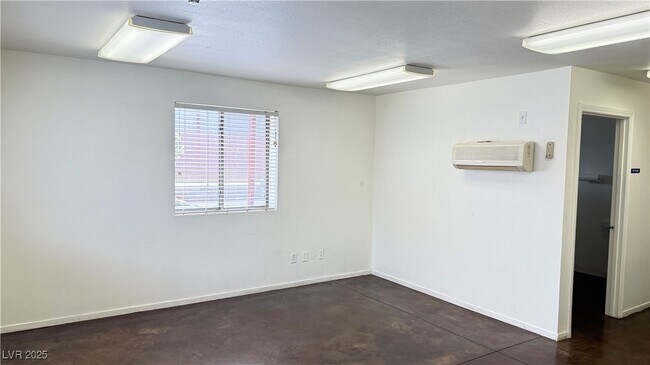 Building Photo - 1613 Carse Dr