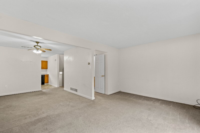 Building Photo - 159 Londonderry Dr