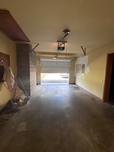 Building Photo - 2317 Miller Ave
