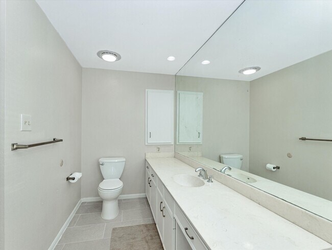 Building Photo - 5600 San Felipe St