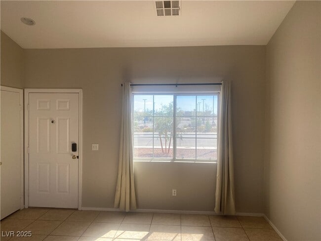 Building Photo - 2616 W El Campo Grande Ave