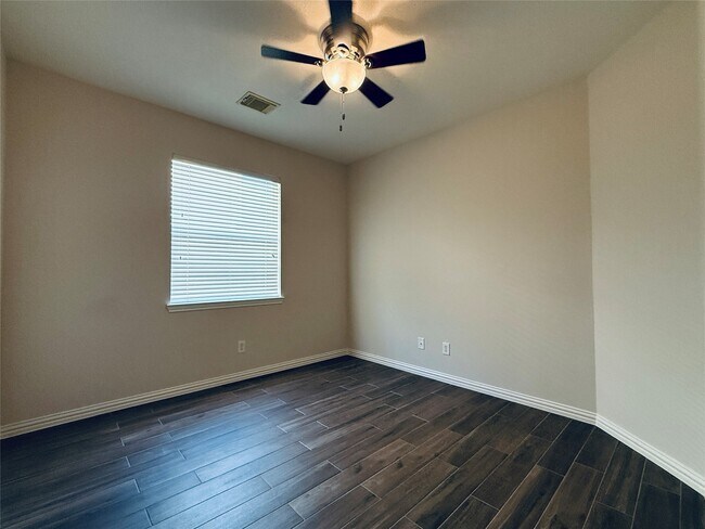 Building Photo - 5222 Hanneck Valley Ln