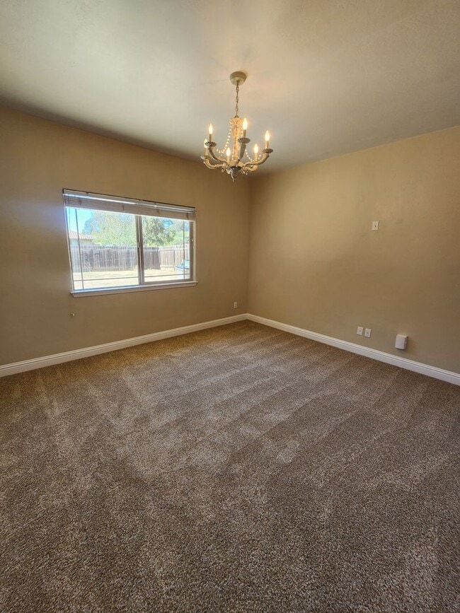 Building Photo - Gorgeous and Spacious 4 Bedroom Home