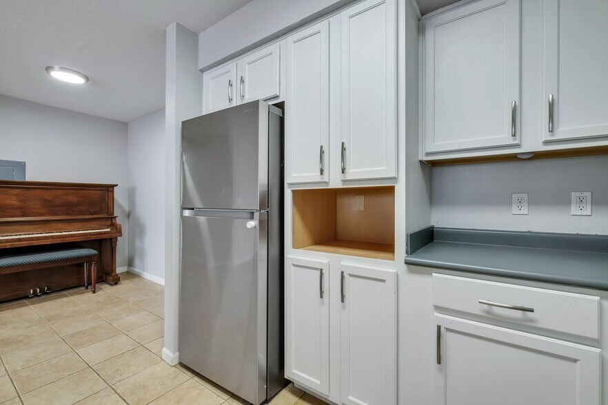 Building Photo - 2801 Chancellorsville Dr