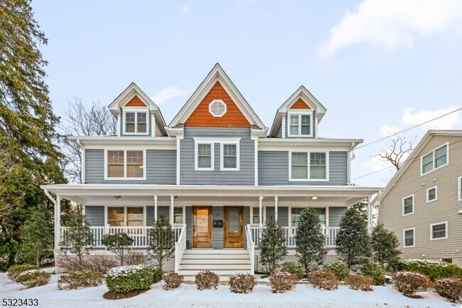 Building Photo - 64 Kent Pl Blvd