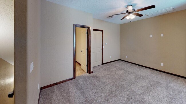 Building Photo - 328 Creekside Dr