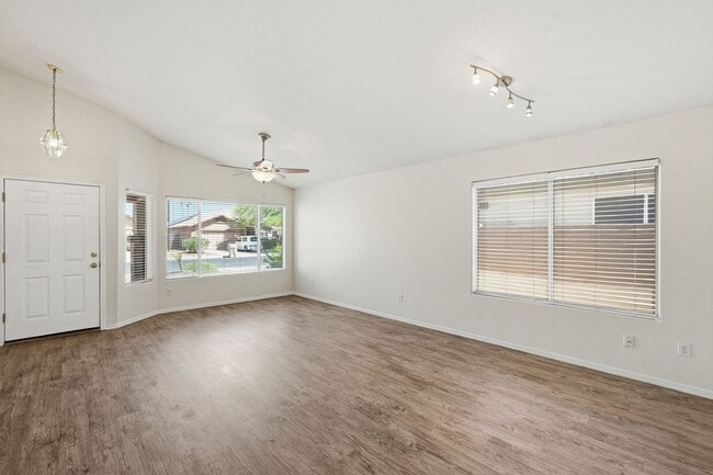 Building Photo - 3 Bedroom Home in Bridlewood!