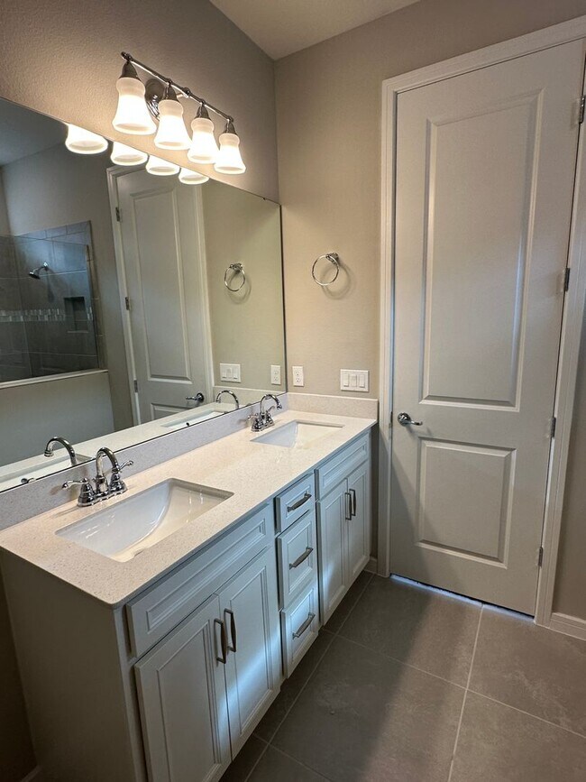 Building Photo - Stunning 4/2 close to Lake Nona!!