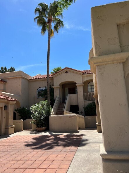 Building Photo - 6137 N 28th Pl