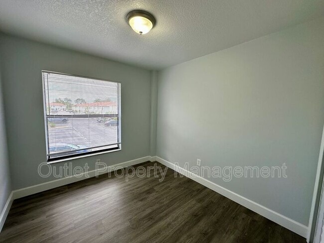 Building Photo - 6291 Arlington Ct