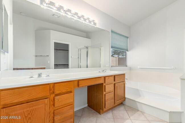 Building Photo - 7706 E Peralta Ave