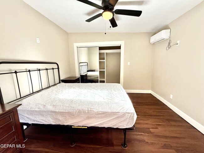 Building Photo - 2929 Grant Ave