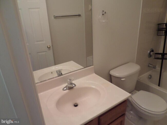 Building Photo - 836 Linfield Terrace NE