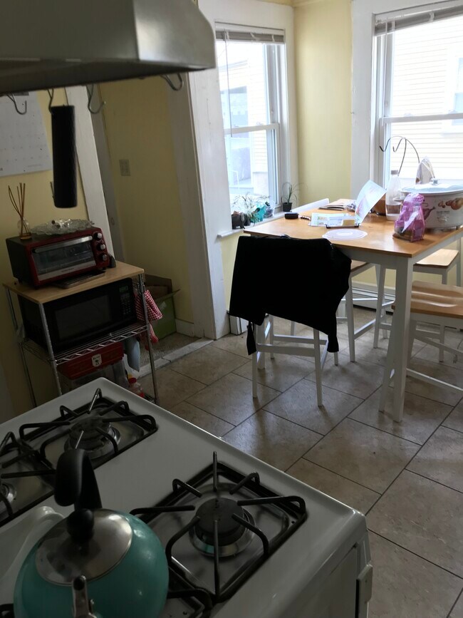 Building Photo - 387 Cambridge St