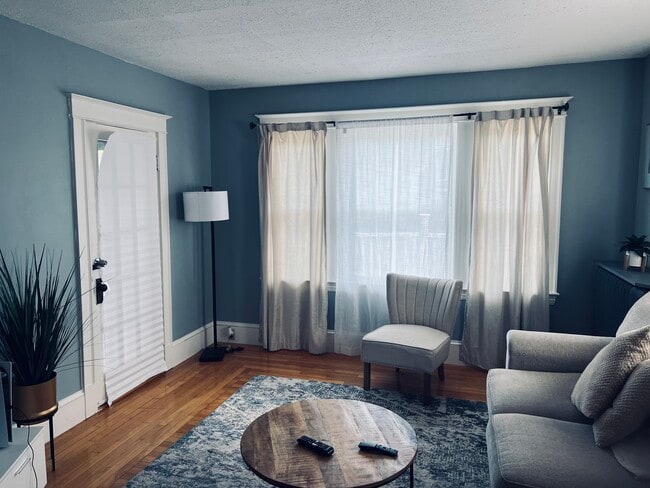 Building Photo - 214 Sabattus St