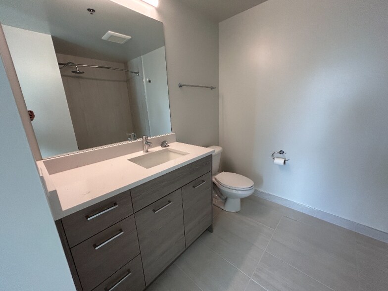 Building Photo - 309 N Canal St