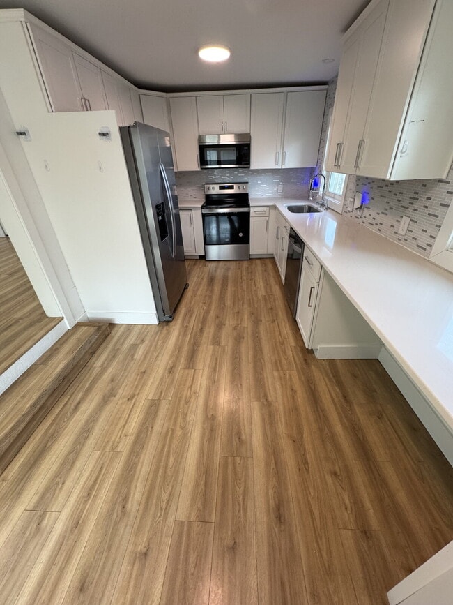 Building Photo - 1014 S Rosalie Ave