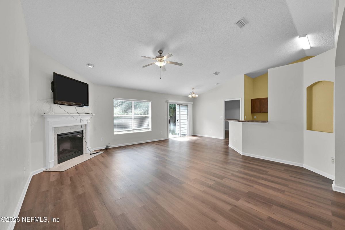 Building Photo - 10810 Stanton Hills Dr E