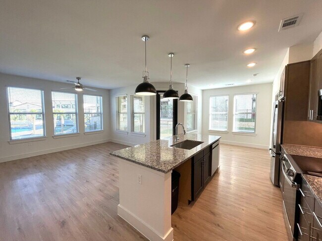 Building Photo - 2425 Central Expy