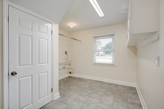 Building Photo - 115 Sunnywood Dr