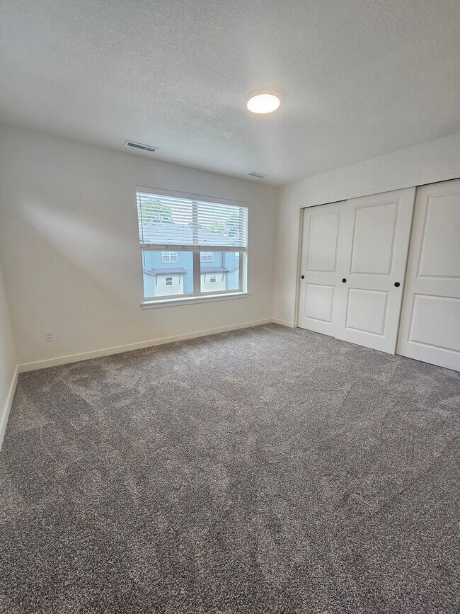 Building Photo - 7416 W Swain Ln