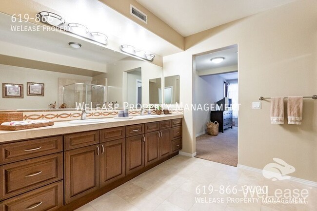 Building Photo - Fully Furnished  3 bed 2 bath in Mission V...