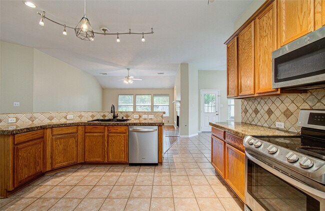 Building Photo - 18223 Heathridge Ln