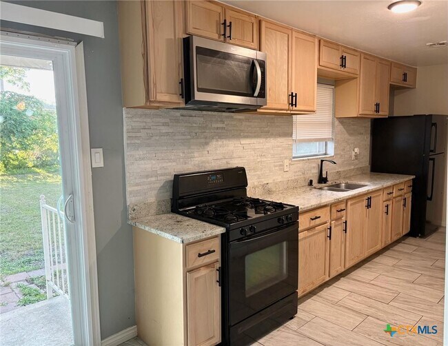 Building Photo - 613 Bishop Dr