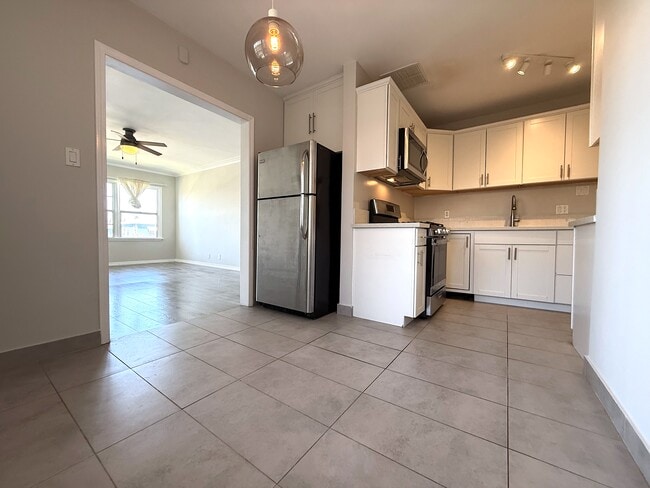 Dining Area - 1936 S Rimpau Blvd