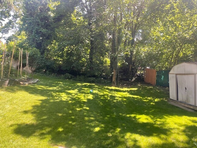 Building Photo - 26 Elm Ave