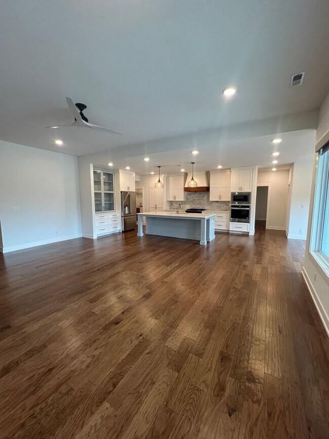 Building Photo - 3304 Wentworth Dr