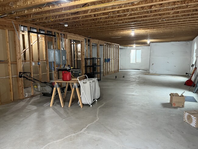 Building Photo - 5974 Robinson Ln