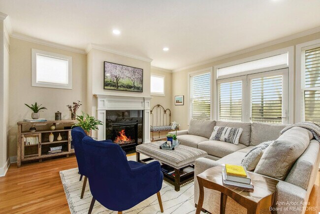 Building Photo - 203 W Summit St