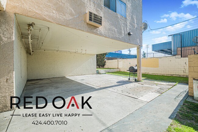 Building Photo - 6819 Laurel Canyon Blvd