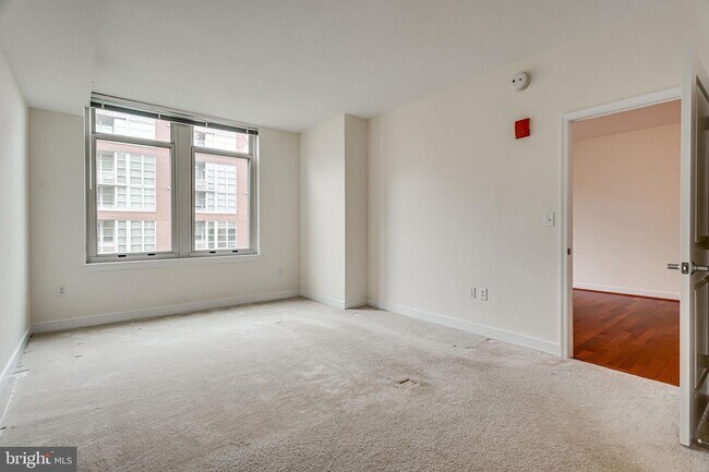 Building Photo - 155 Potomac Passage