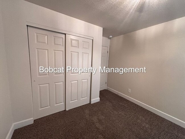 Building Photo - 988 Blue Ridge Dr