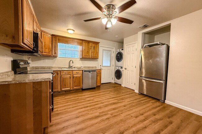 Building Photo - 52 -C Hank Benge Rd