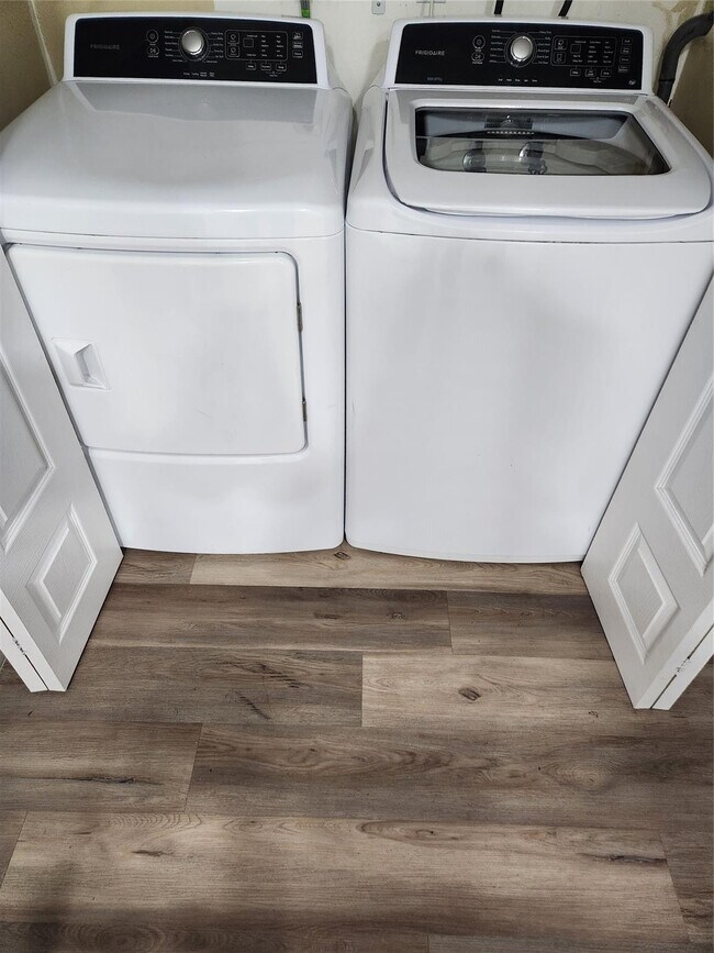 Building Photo - 3667 Carambola Cir N