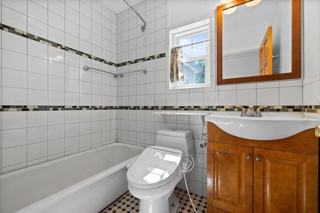 Building Photo - 42 Alden Pl