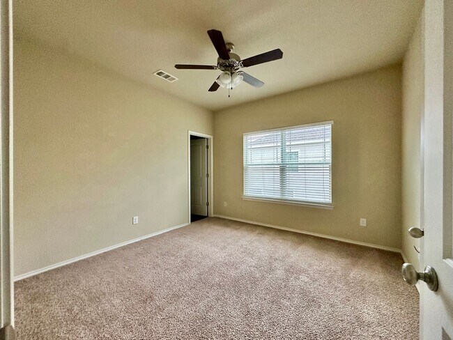 Building Photo - Spacious 4-Bed, 5-Bath Home with Large Backyard Minutes from Baylor Campus!