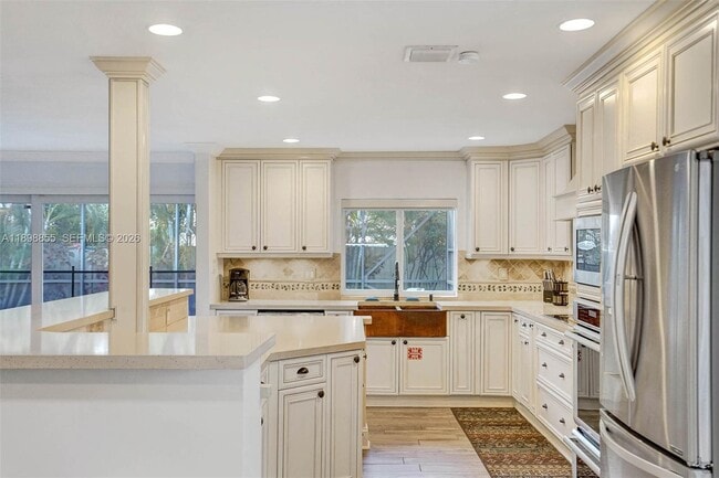 Building Photo - 2120 SW 28th Way