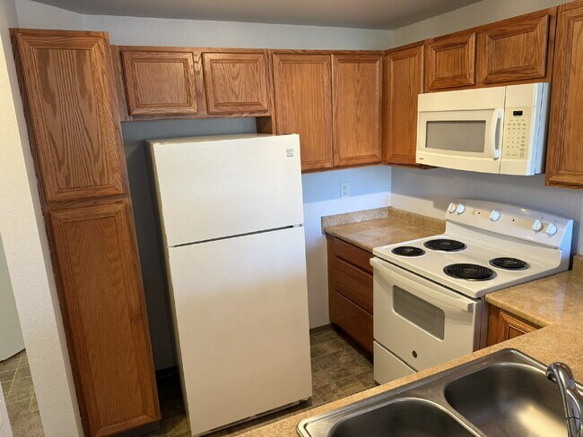 Building Photo - MOVE IN READY- Remodeled 2-bedroom Townhome!