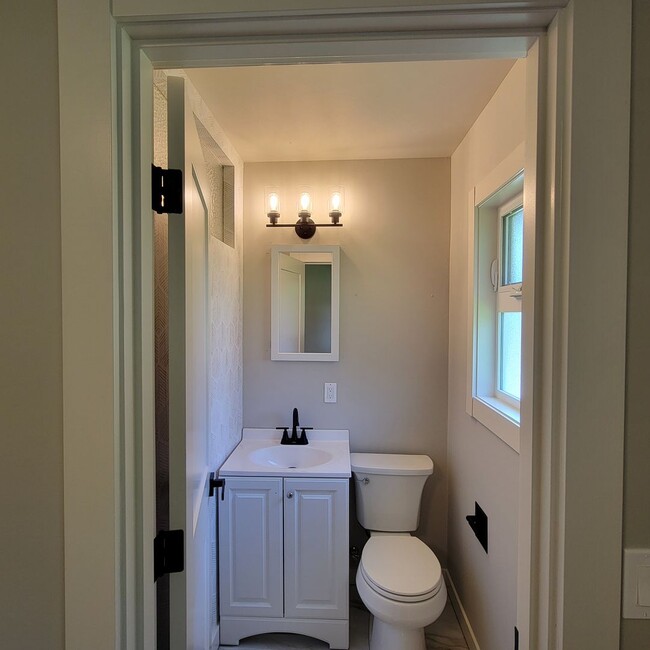 Building Photo - Rambler 3br / 1.5bath in Bow Lake of Seatac