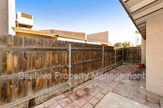 Building Photo - 629 N Mesa Dr