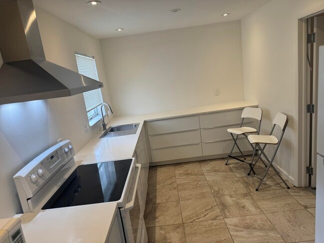 Building Photo - 100 NW 27th St