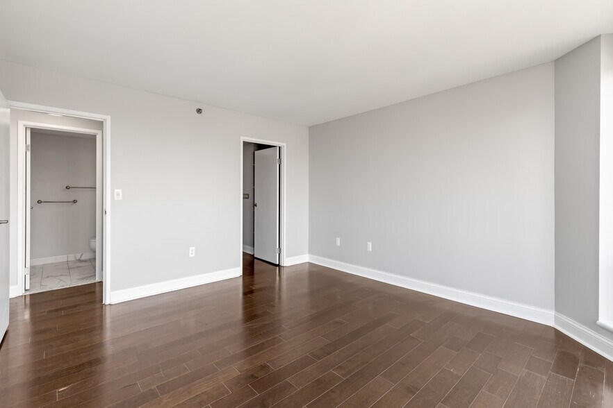 Building Photo - 250 E Harbortown Dr