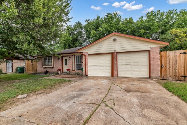 Building Photo - 12110 Panay Dr