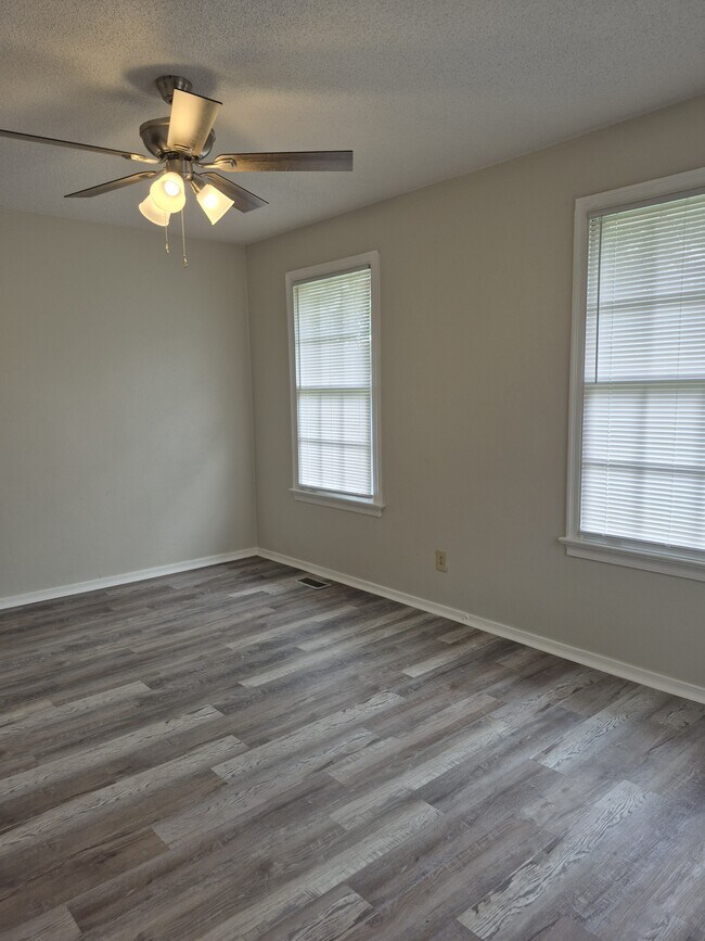 Building Photo - 812 Cherokee Ave