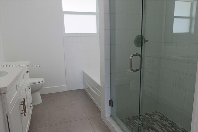Building Photo - 555 E Dania Beach Blvd