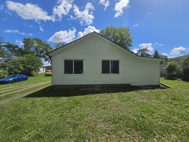 Building Photo - Newly Remodeled Home